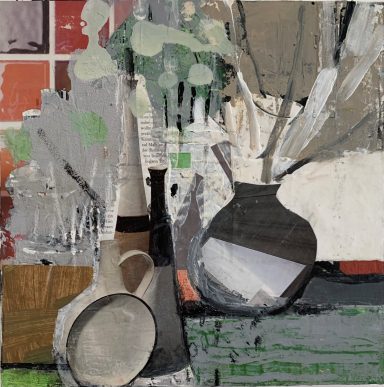 Abstrakte Komposition mit Vasen und Pflanzen in neutralen Farbtönen.