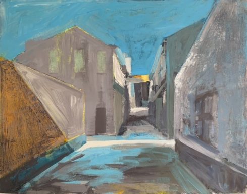 Bunte Straßenszene mit Häusern, blauem Himmel und schattigen Straßen.