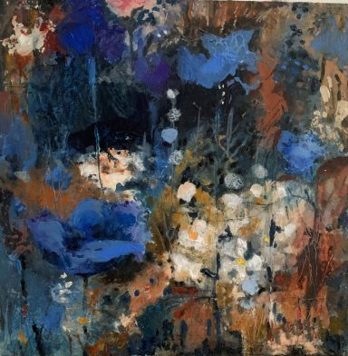 Farbenfrohes abstraktes Gemälde mit blauen Blumen und organischen Formen auf strukturiertem Hintergrund.