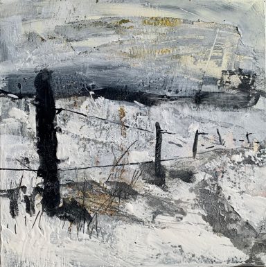 Winter Abstrakte monochrome Landschaft mit schwarzen und grauen Tönen sowie wenigen goldenen Akzenten.