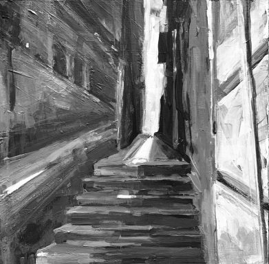 Engpass mit Treppe in monochromer Farbgebung und Schattenwurf.